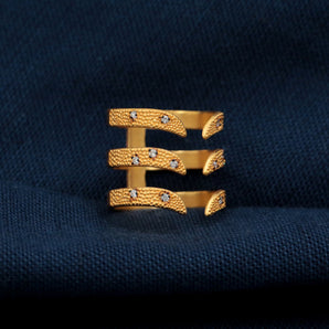 Pearl Figures Triple Ring