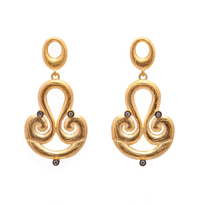 Meeting of Two Swans Motif Earring