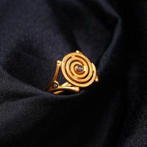 Ring with Labyrinth Motif and Diamond Decoration