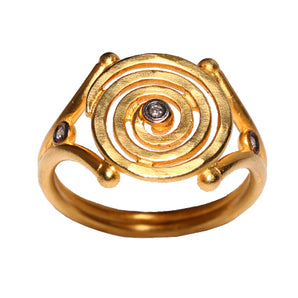 Ring with Labyrinth Motif and Diamond Decoration