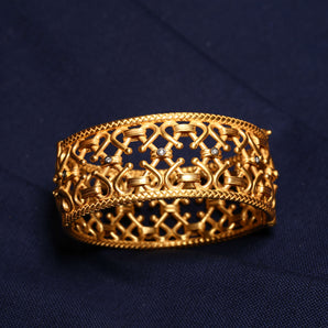 Andvari’s Embroidery Heart Motif Bracelet